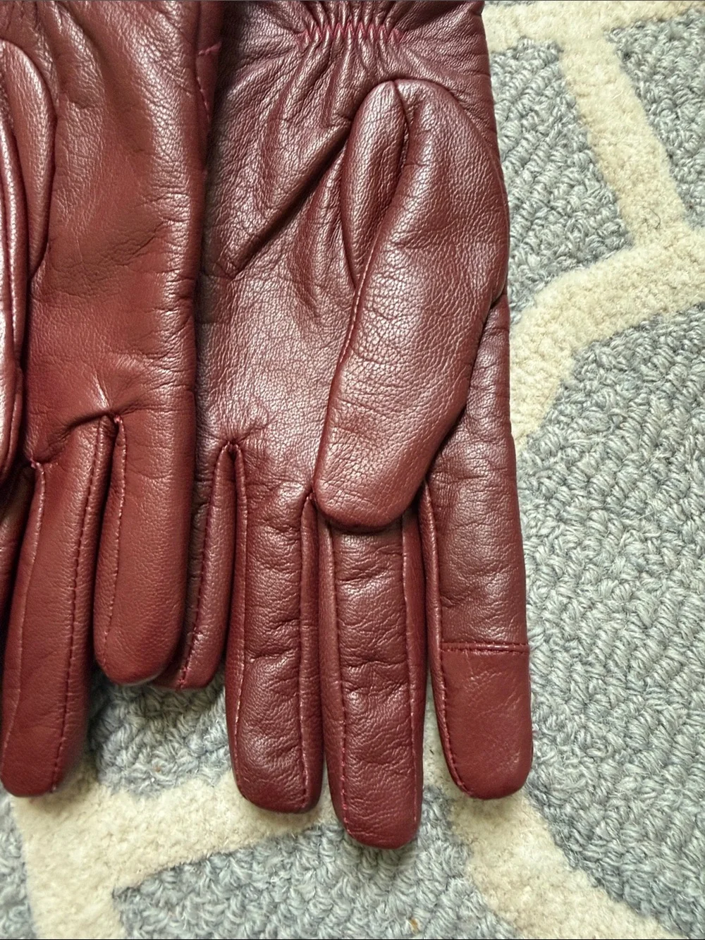 Kate Spade Burgundy Quilted Goat Leather Gloves Heart Charm Medium